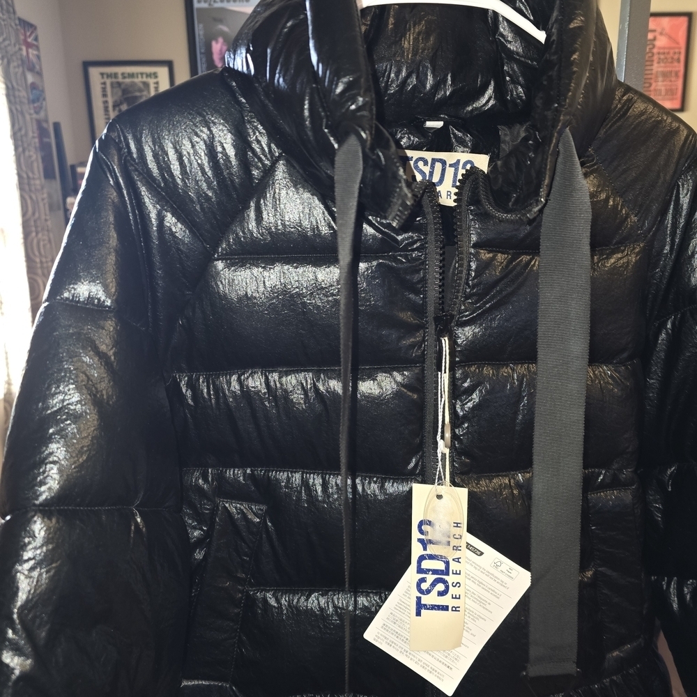 Stylish Italian Black Puffer Jacket - Picture 5 of 5
